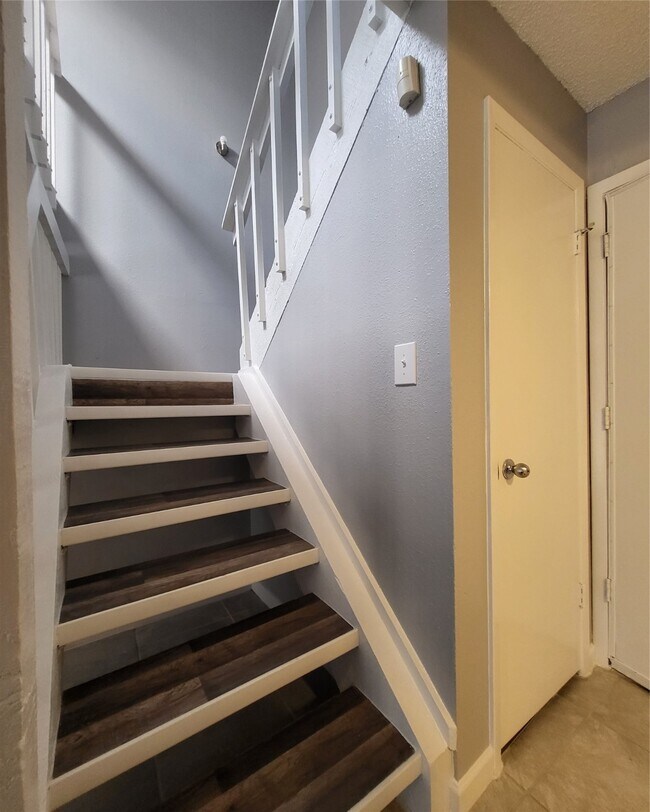 12510 Newbrook Dr in Houston, TX - Building Photo - Building Photo