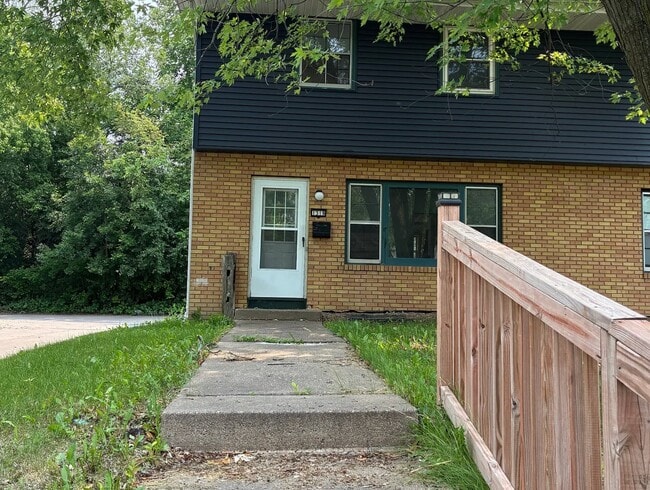 1318 Circle Terrace Blvd NE