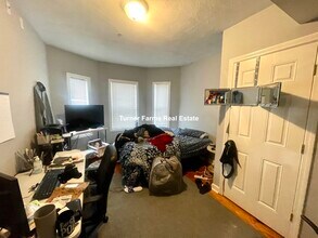 48 Derby St, Unit 1 in Somerville, MA - Foto de edificio - Building Photo