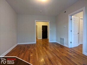 1446 W Byron St, Unit 1450-1 in Chicago, IL - Building Photo - Building Photo