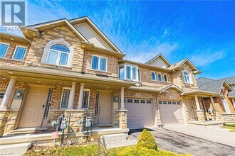 35 Charleswood Cres in Hamilton, ON - Building Photo - Building Photo