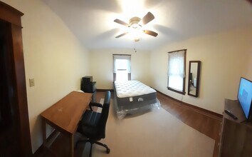 409 17th Ave in Moline, IL - Foto de edificio - Building Photo