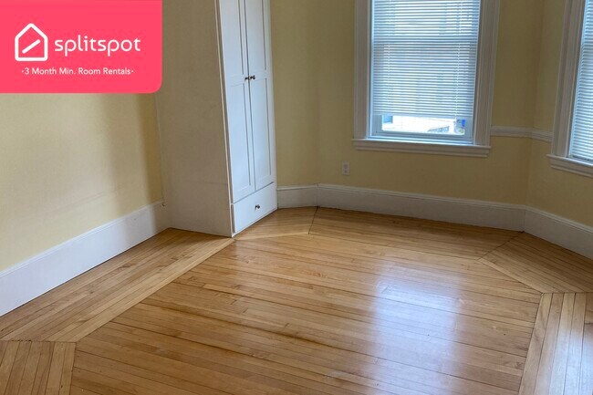 571 Washington St photo'