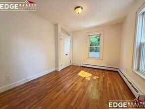 16 Saybrook St, Unit 1 in Boston, MA - Foto de edificio - Building Photo