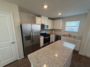 1025 Pacific Monarch in San Antonio, TX - Building Photo - Building Photo