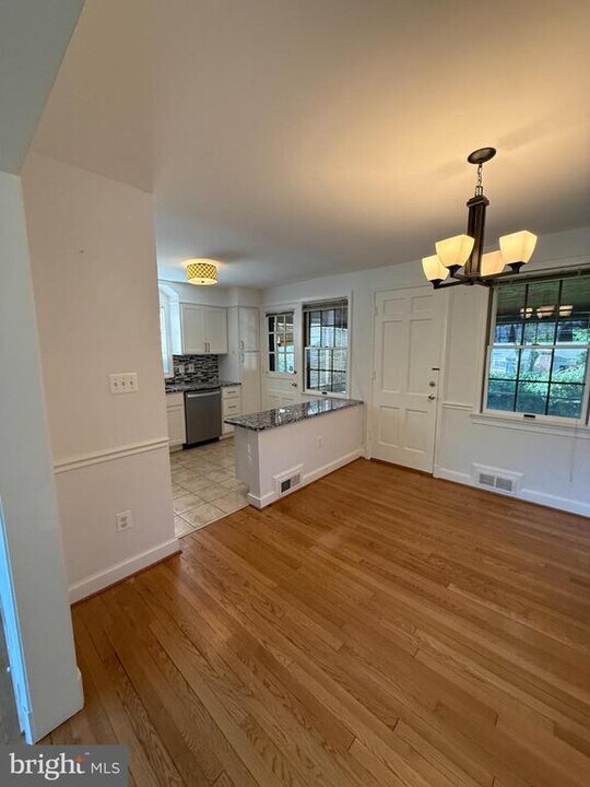 6103 Swansea St in Bethesda, MD - Building Photo