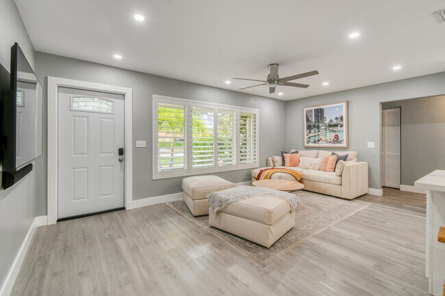 400 Tequesta Dr in Jupiter, FL - Building Photo - Building Photo