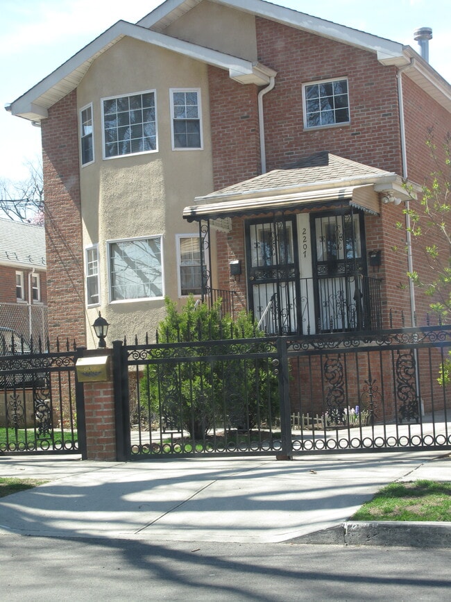 2207 Delanoy Ave, Unit #2
