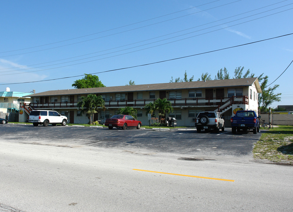 475 SE 30th St in Fort Lauderdale, FL - Building Photo