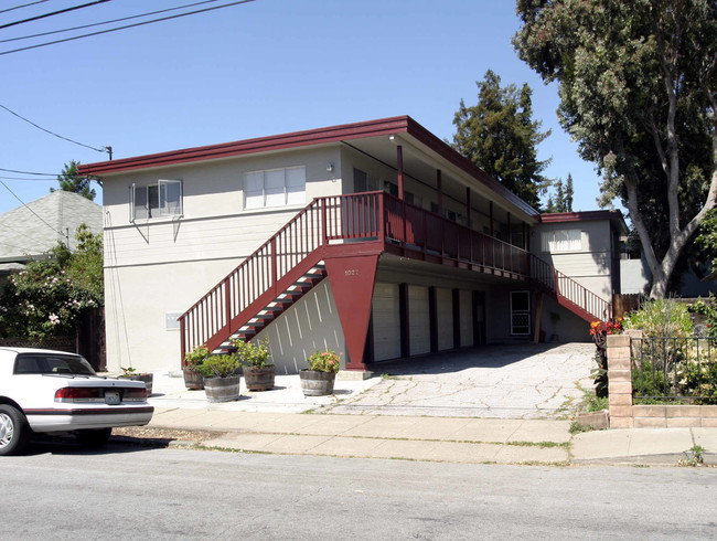 1027 Clinton St in Redwood City, CA - Building Photo - Building Photo