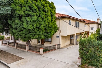 555 W. 20th St. in San Pedro, CA - Foto de edificio - Building Photo