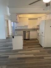30602 Oakridge Manor Dr, Unit Oakridge Manor in Roseville, MI - Building Photo - Building Photo