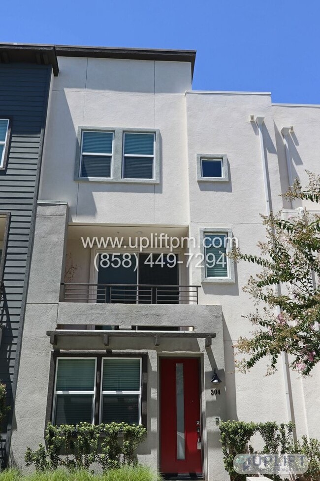 2540 S Escondido Blvd in Escondido, CA - Building Photo - Building Photo
