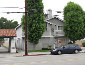 9509-9511 Flower St in Bellflower, CA - Building Photo - Building Photo