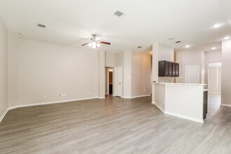 603 Lake View Dr in Montgomery, TX - Building Photo - Building Photo