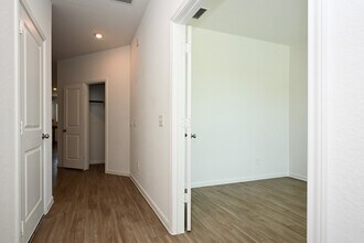 23526 Wrexham St in Spring, TX - Foto de edificio - Building Photo