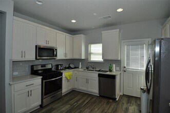 13408 Latrobe Dr in Austin, TX - Building Photo - Building Photo