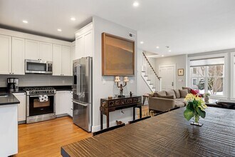 4 Brattle Cir in Cambridge, MA - Building Photo - Building Photo