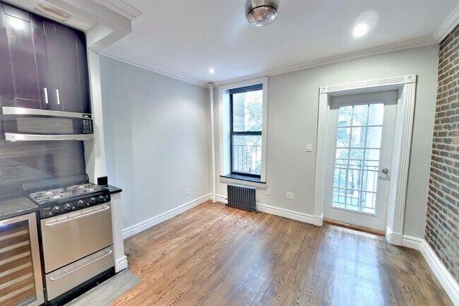 221 Mott St in New York, NY - Building Photo - Building Photo