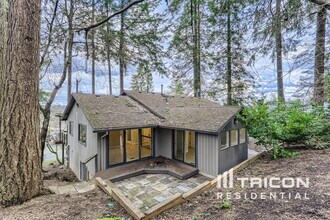 1250 Hemlock St in Lake Oswego, OR - Building Photo - Building Photo