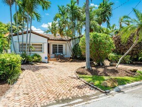 8927 Hawthorne Ave in Surfside, FL - Building Photo - Building Photo