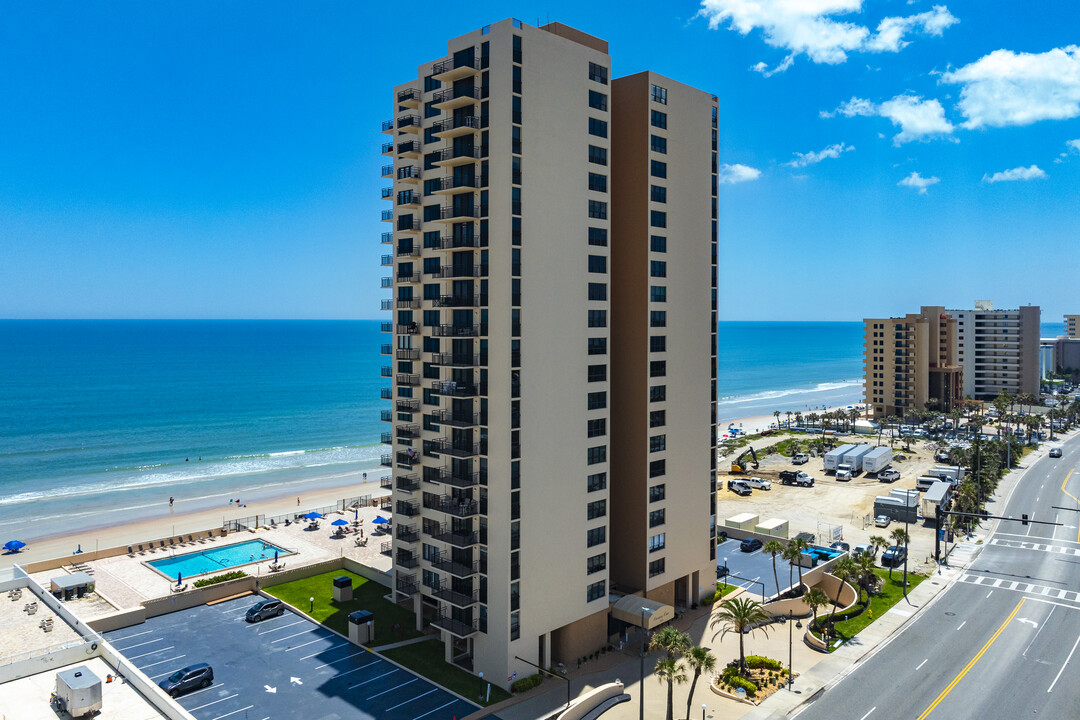 Oceans One Condominium in Daytona Beach Shores, FL - Building Photo