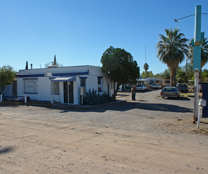 Acadian Court in Tucson, AZ - Building Photo