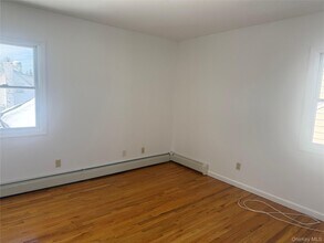 219 Manhattan Ave in Westbury, NY - Building Photo - Building Photo