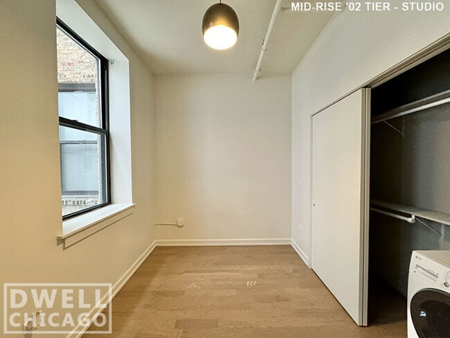 118 W Chicago Ave, Unit 1 in Chicago, IL - Foto de edificio - Building Photo