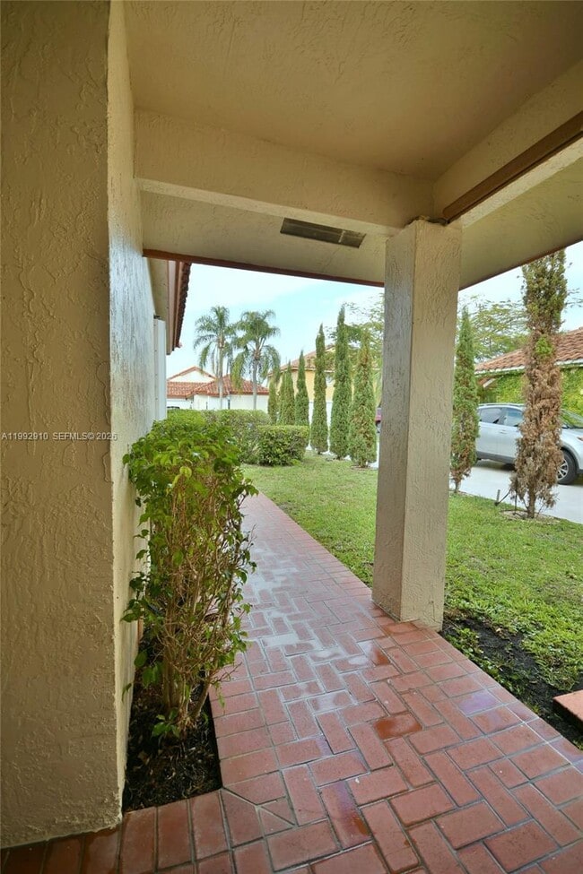 10380 NW 46th St in Doral, FL - Building Photo - Building Photo