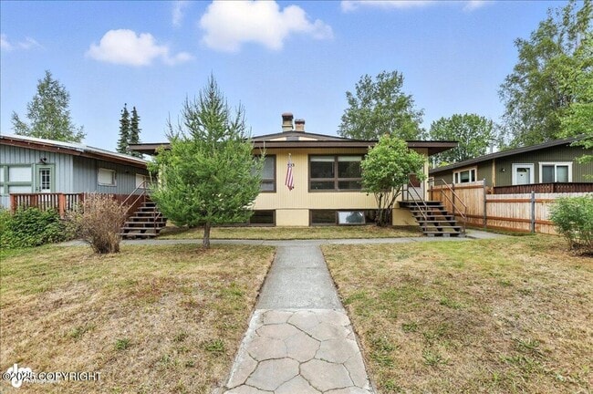 property at 933 W 20th Ave