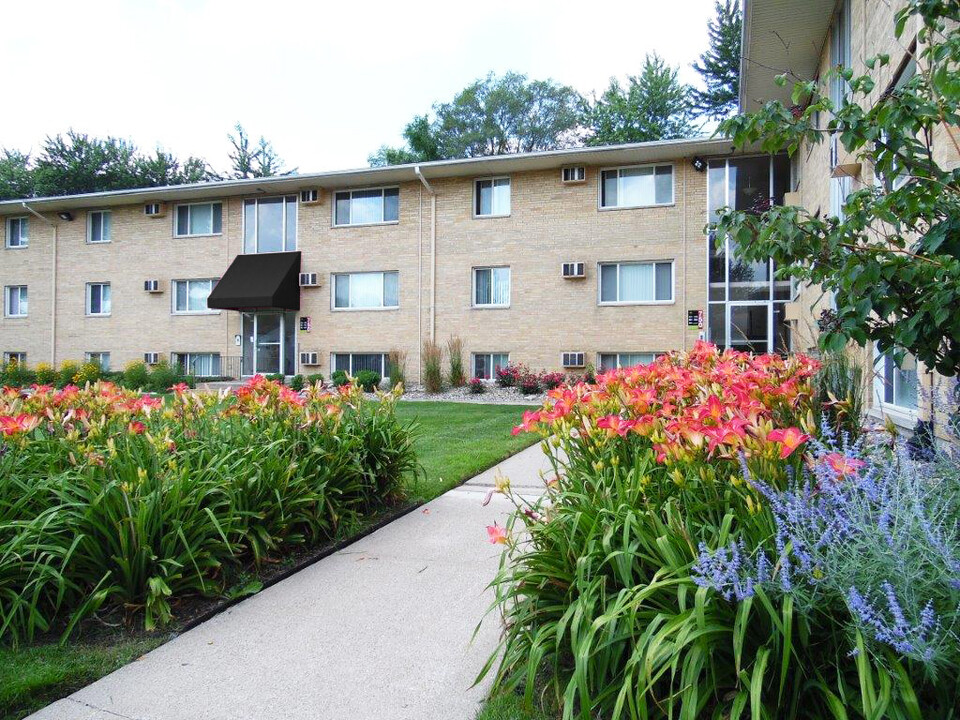 Crestview Apartment Homes in Griffith, IN - Building Photo