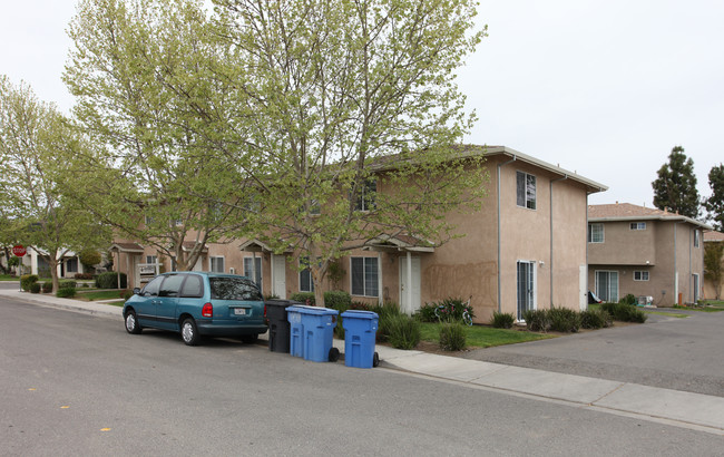 1000 N Denair Ave in Turlock, CA - Foto de edificio - Building Photo