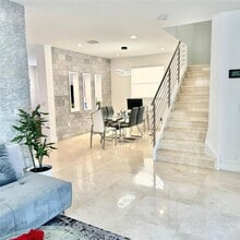 11229 NW 44th Terrace in Doral, FL - Foto de edificio - Building Photo