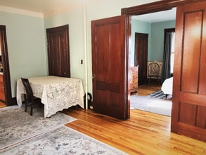 33 Middle St in Hallowell, ME - Foto de edificio - Building Photo