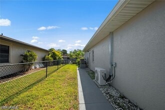 7195 Reymoor Dr in North Fort Myers, FL - Building Photo - Building Photo