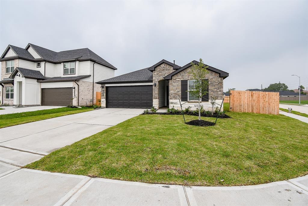 4906 Oakwood Dr in Fresno, TX - Building Photo