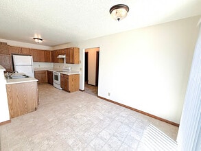 2101 Mittelstadt Ln in Eau Claire, WI - Building Photo - Building Photo