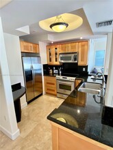 1040 10th St, Unit 204 in Miami Beach, FL - Building Photo - Building Photo