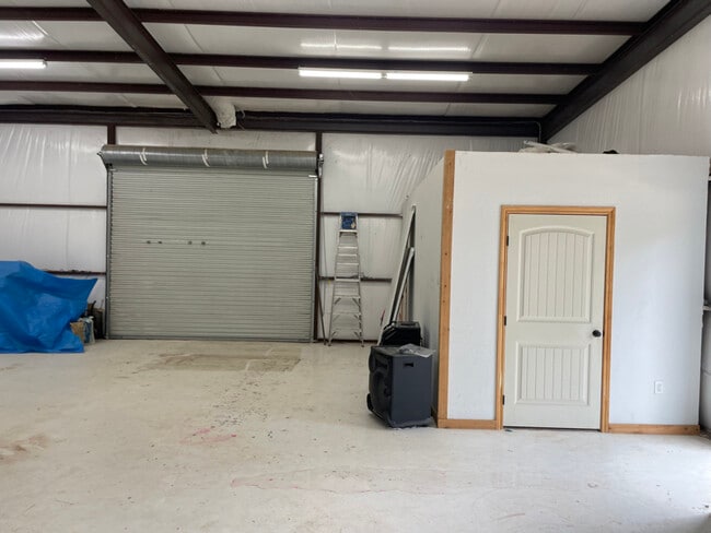 3336 I-35 in Natalia, TX - Building Photo - Building Photo