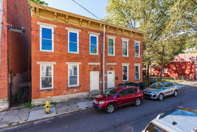 2131 Staebler St