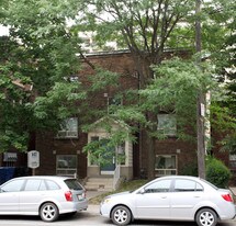147 Vaughan Rd in Toronto, ON - Building Photo