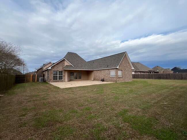 6400 Pelican Crossing Dr in Gonzales, LA - Building Photo - Building Photo