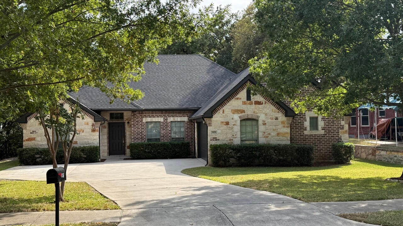 1416 Shirley Way in Bedford, TX - Building Photo