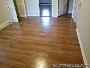 247 Bennington St in Boston, MA - Foto de edificio - Building Photo