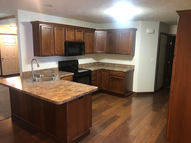 9482 Shawnee Path Ln in Seville, OH - Building Photo - Building Photo