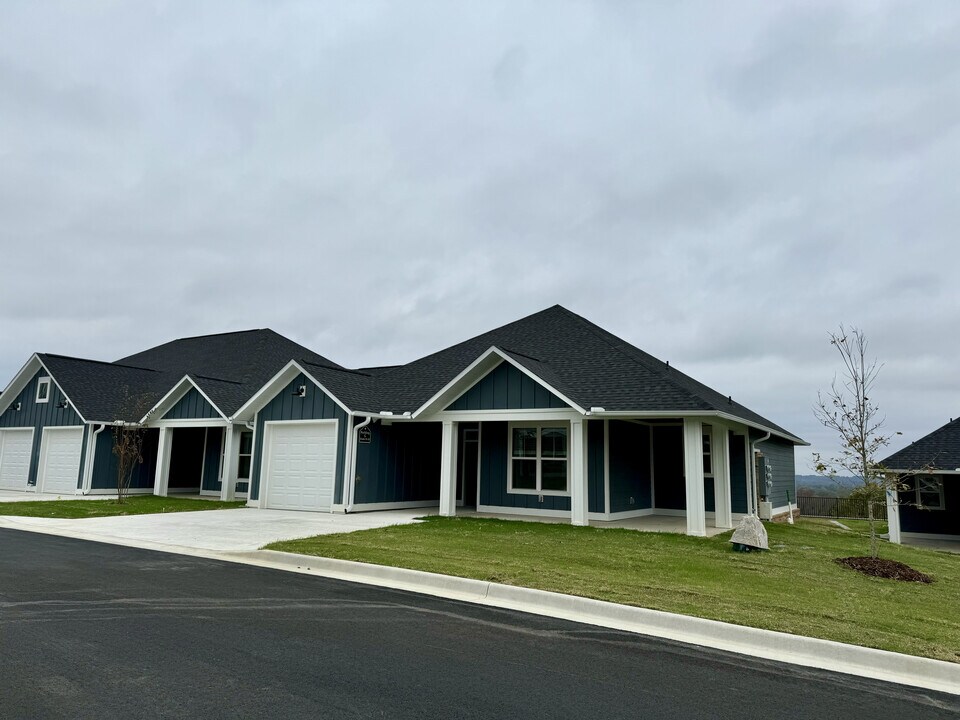Magnolia Gardens in Greenbrier, AR - Building Photo