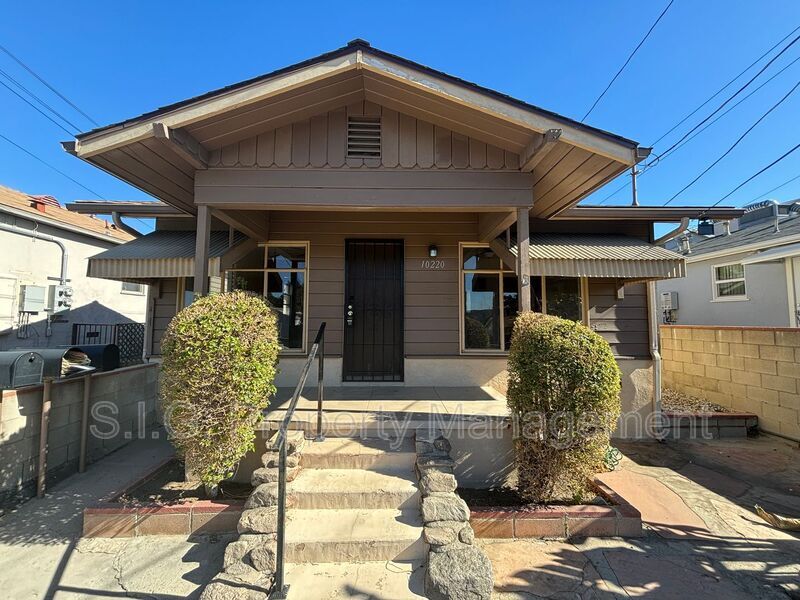 10220 McClemont Ave in Los Angeles, CA - Building Photo