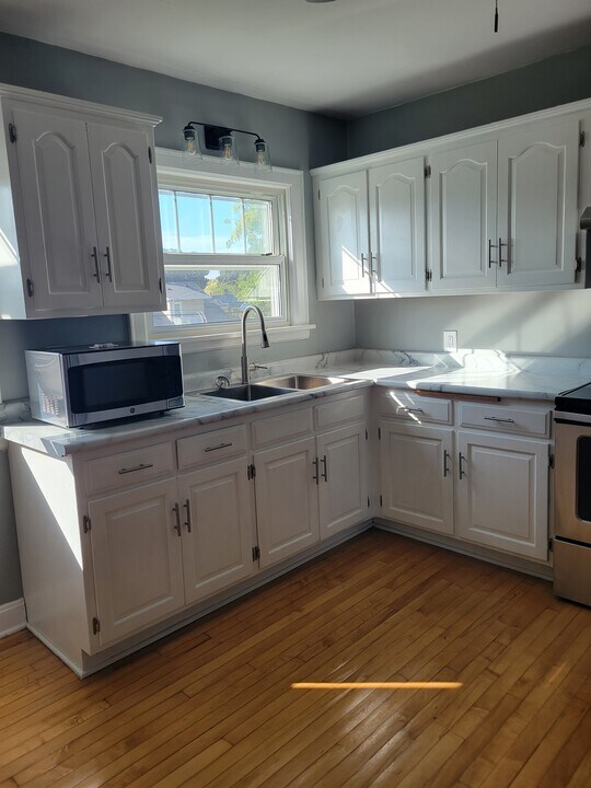 714 S 2nd Ave, Unit Upper in West Bend, WI - Building Photo