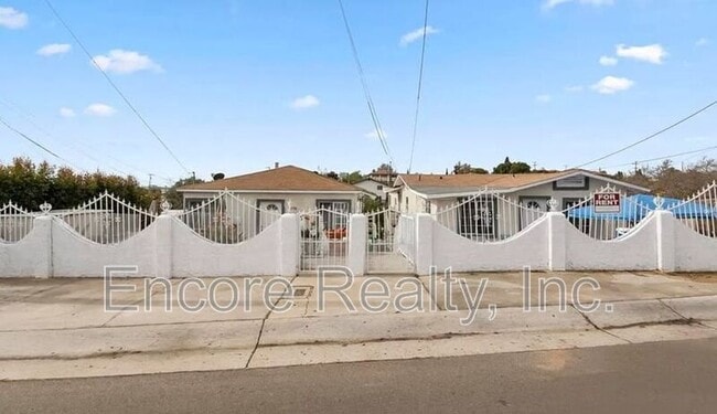 2780.5 Vista Way in National City, CA - Building Photo - Building Photo